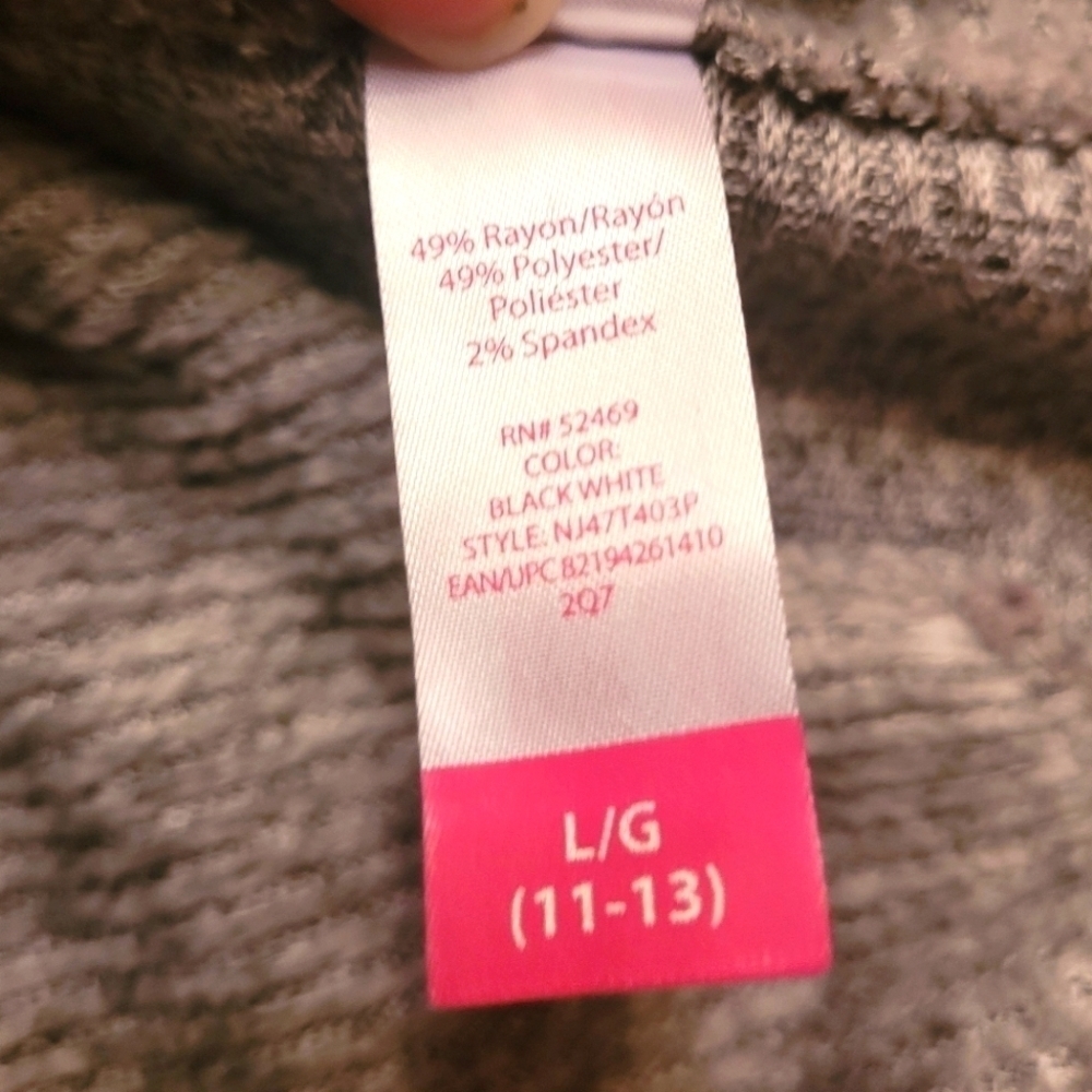 No BOUNDRIES grey sweater. Very cute! Size L. EXCELLENT CONDITION! - Picture 4 of 4